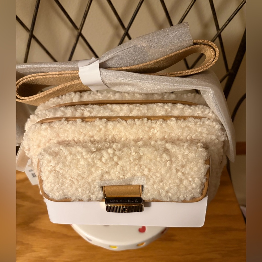 Michael Kors “Bradshaw” Crossbody NWT - Picture 4 of 7